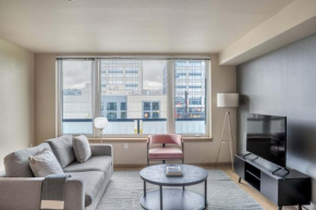 Queen Anne 1br w gym wd nr Space Needle SEA-579